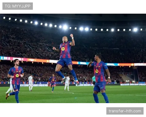 巴萨逆袭登顶西甲积分榜，皇马紧追不舍状态回暖