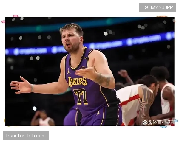 刚刷到卢卡·东契奇家照，鞋比我房间还多，瞬间被打脸